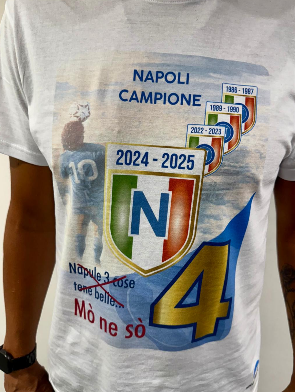 T-shirt 4 scudetto Napoli la storia continua colore nero